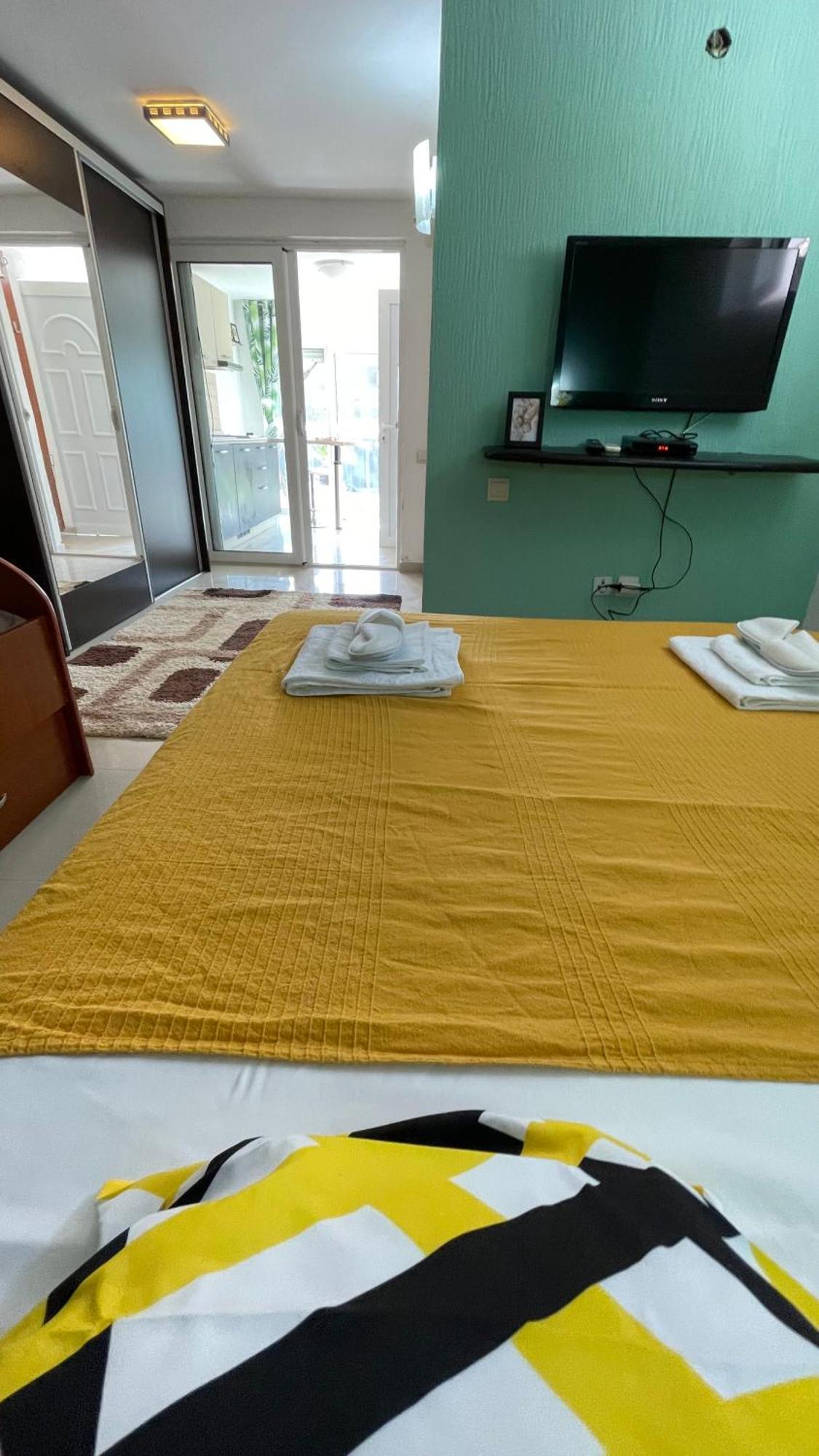 Family House With Pool & Sea View Aparthotel Bijela Bagian luar foto