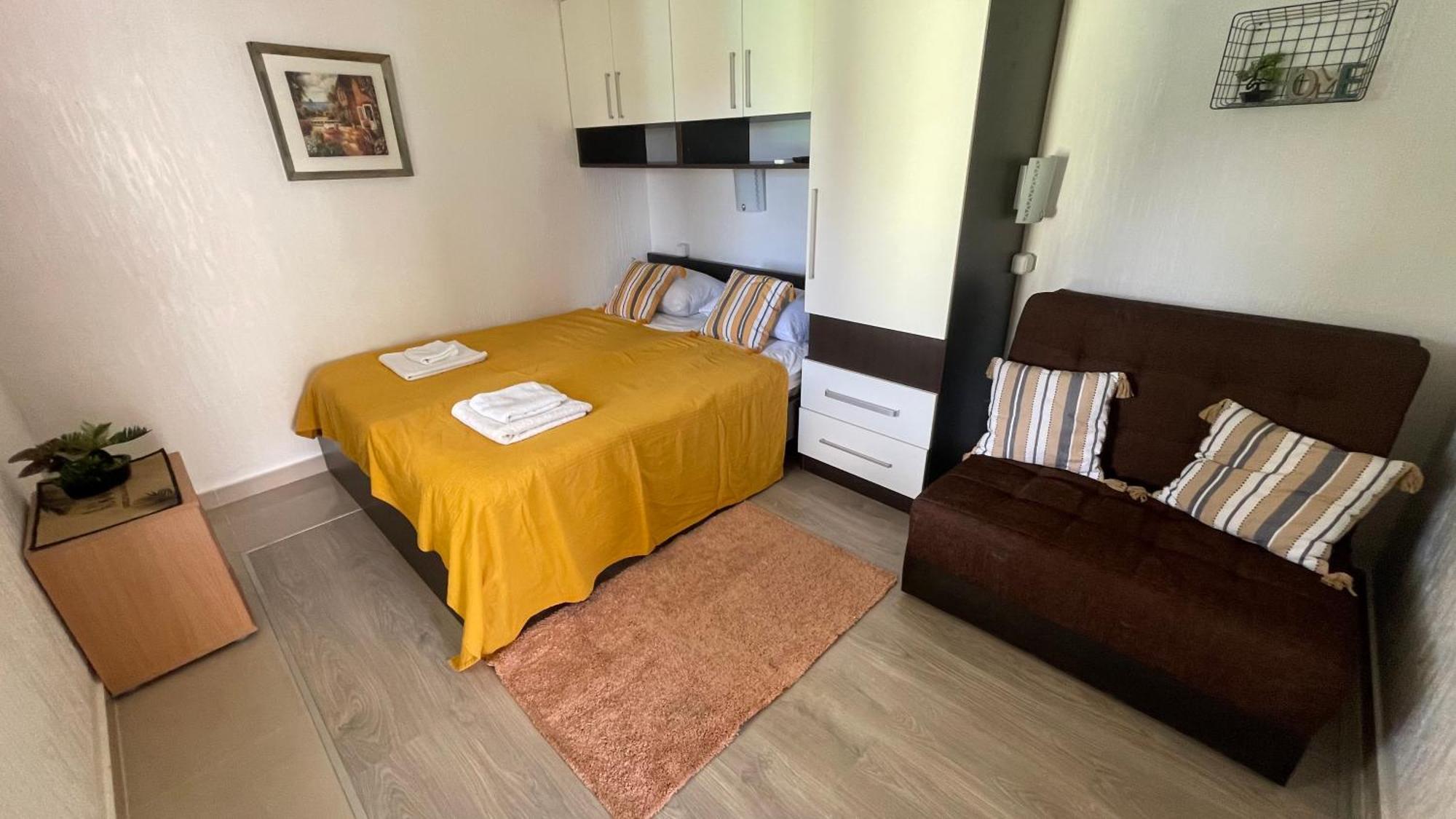 Family House With Pool & Sea View Aparthotel Bijela Bagian luar foto