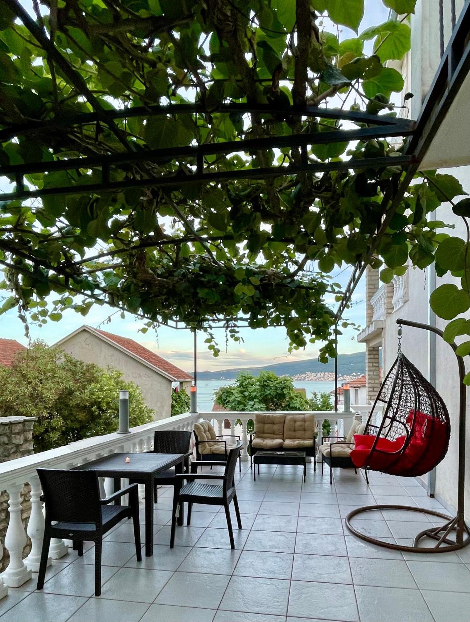 Family House With Pool & Sea View Aparthotel Bijela Bagian luar foto