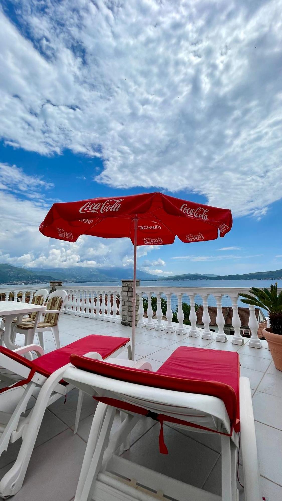 Family House With Pool & Sea View Aparthotel Bijela Bagian luar foto