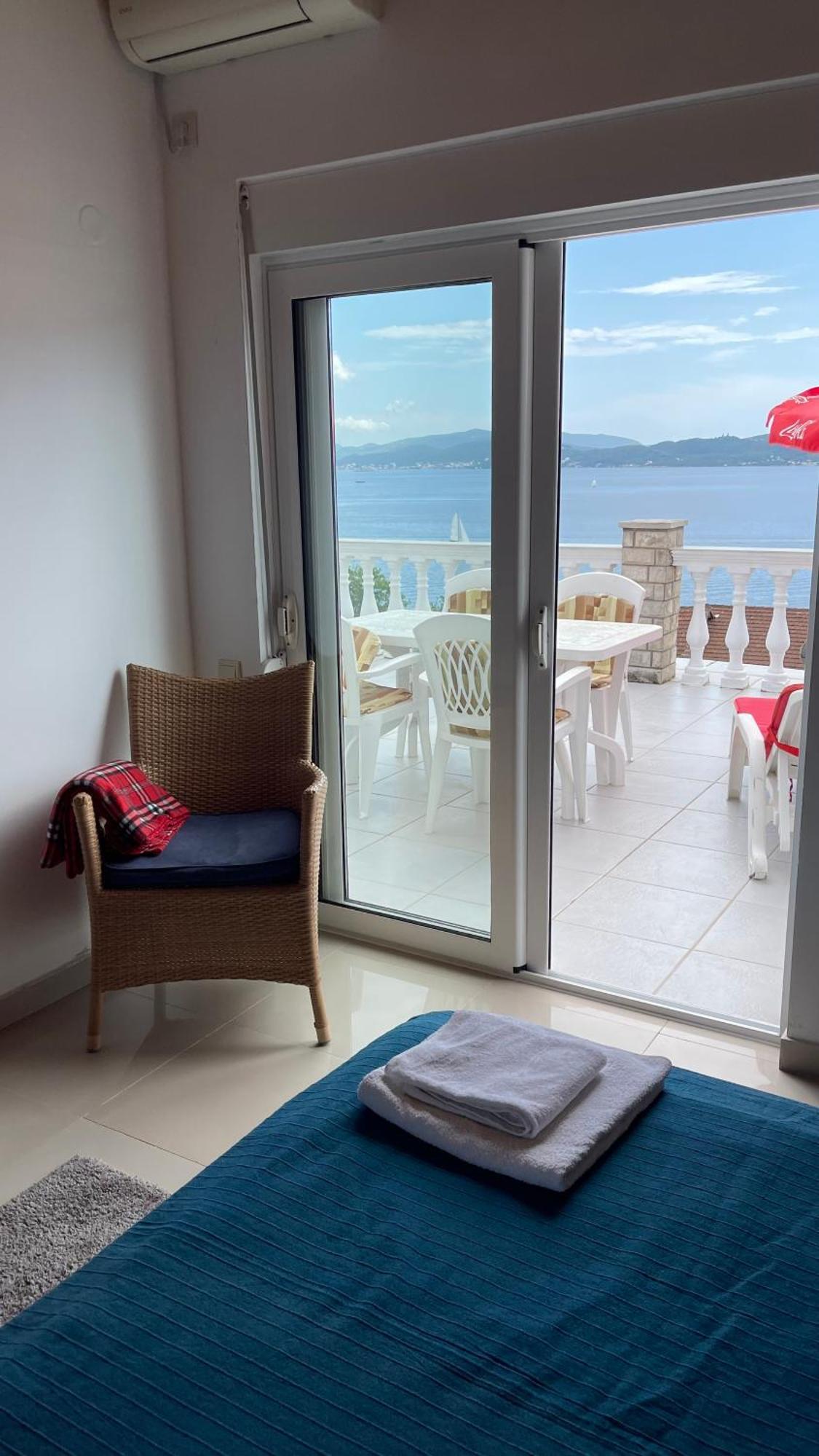 Family House With Pool & Sea View Aparthotel Bijela Bagian luar foto