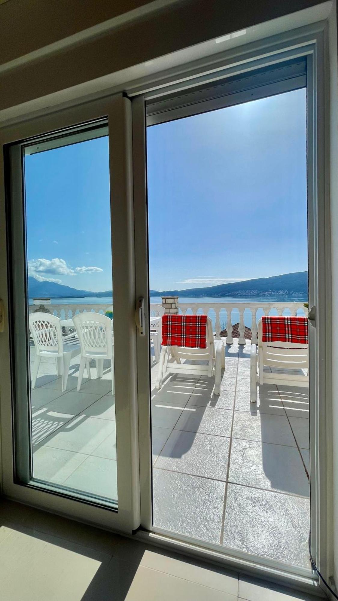 Family House With Pool & Sea View Aparthotel Bijela Bagian luar foto