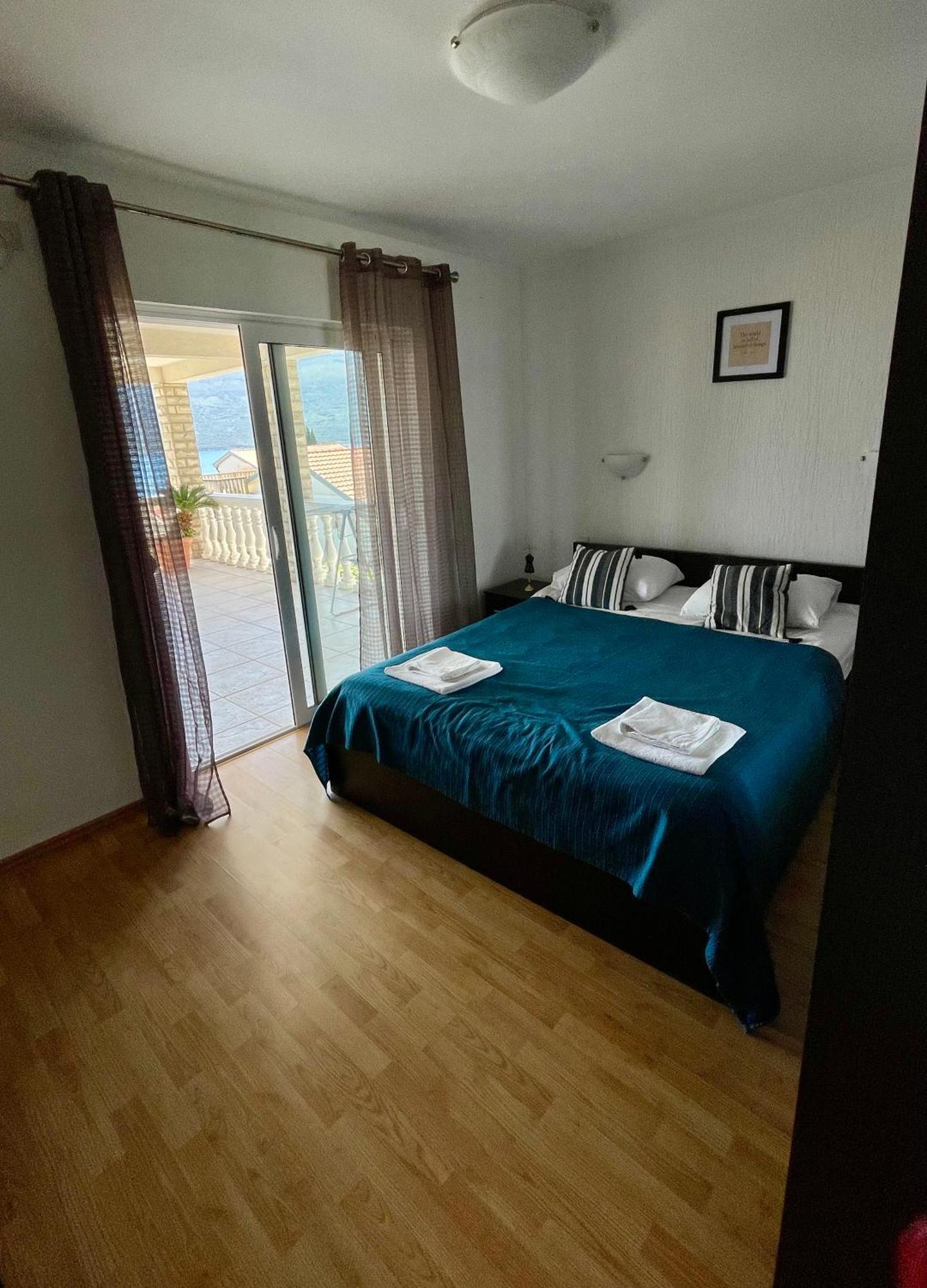 Family House With Pool & Sea View Aparthotel Bijela Bagian luar foto