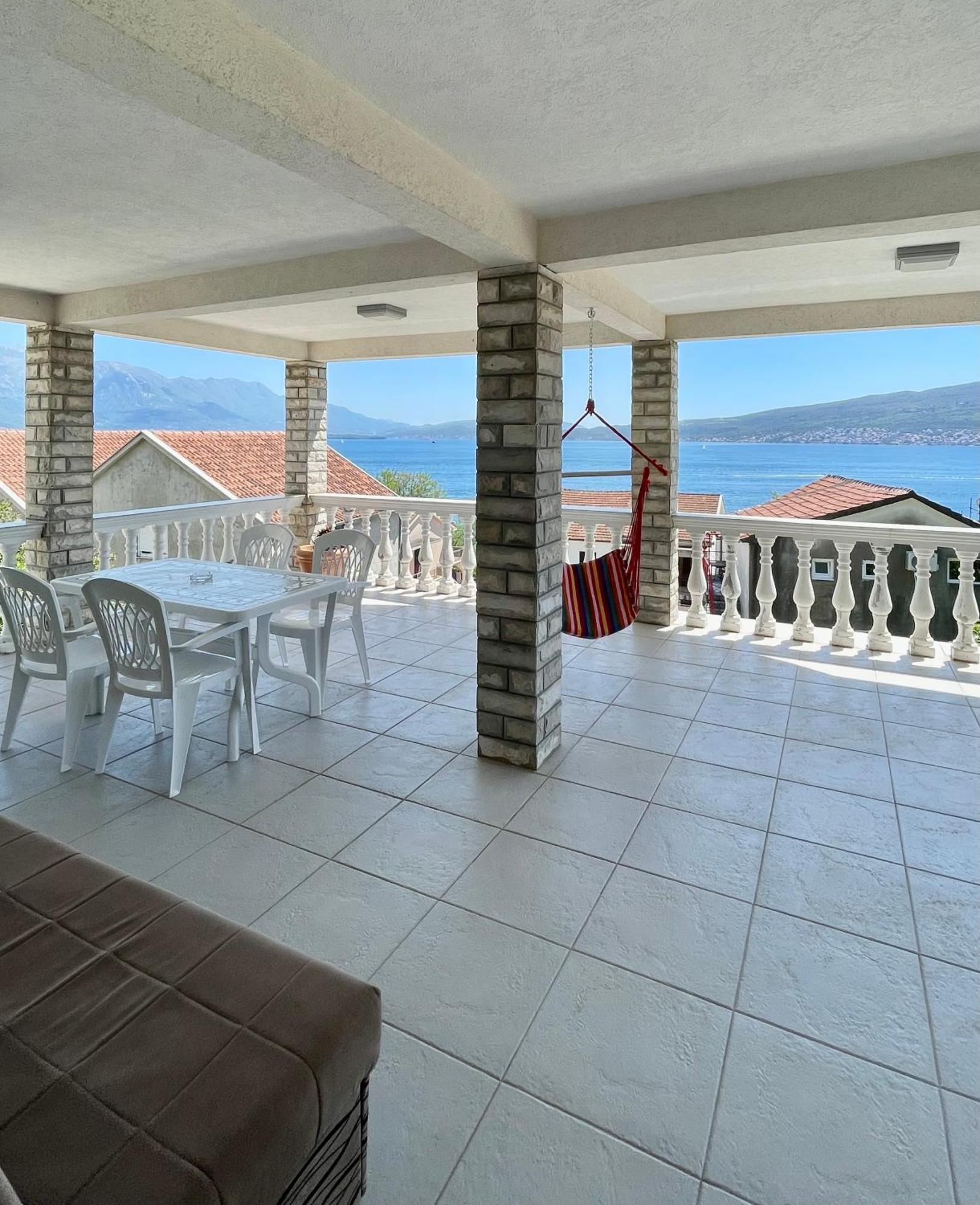 Family House With Pool & Sea View Aparthotel Bijela Bagian luar foto