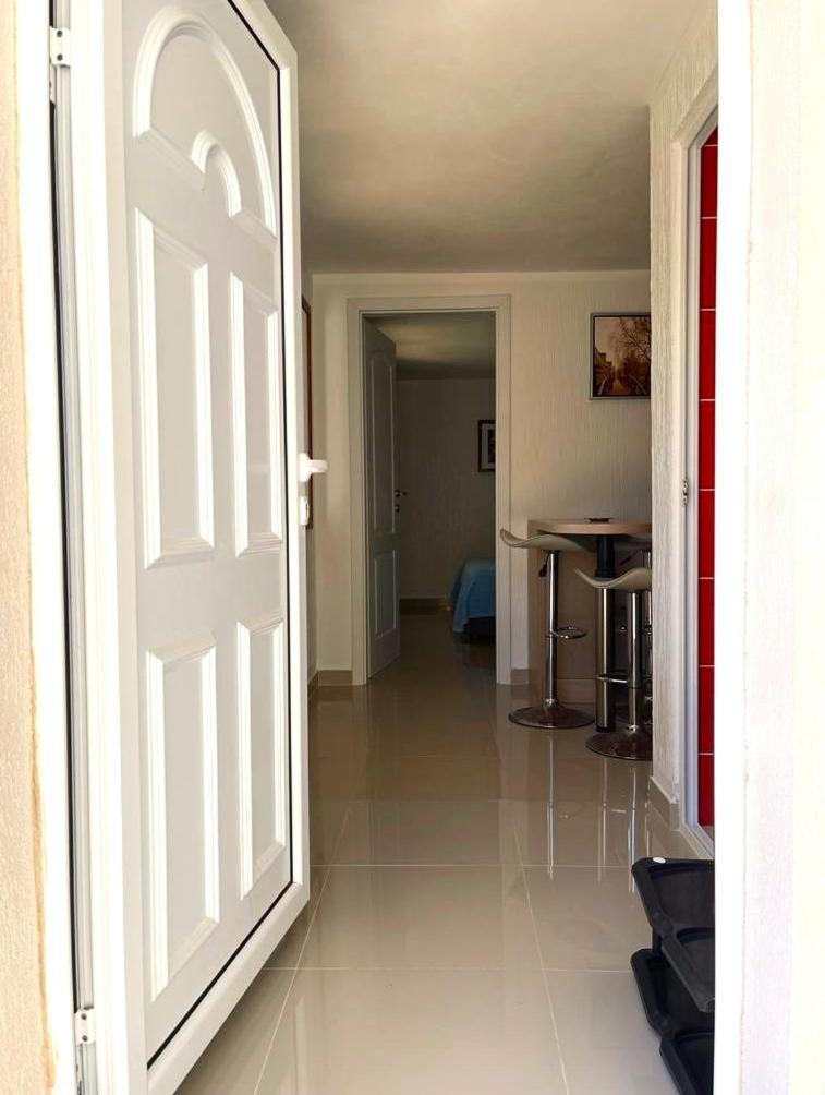 Family House With Pool & Sea View Aparthotel Bijela Bagian luar foto
