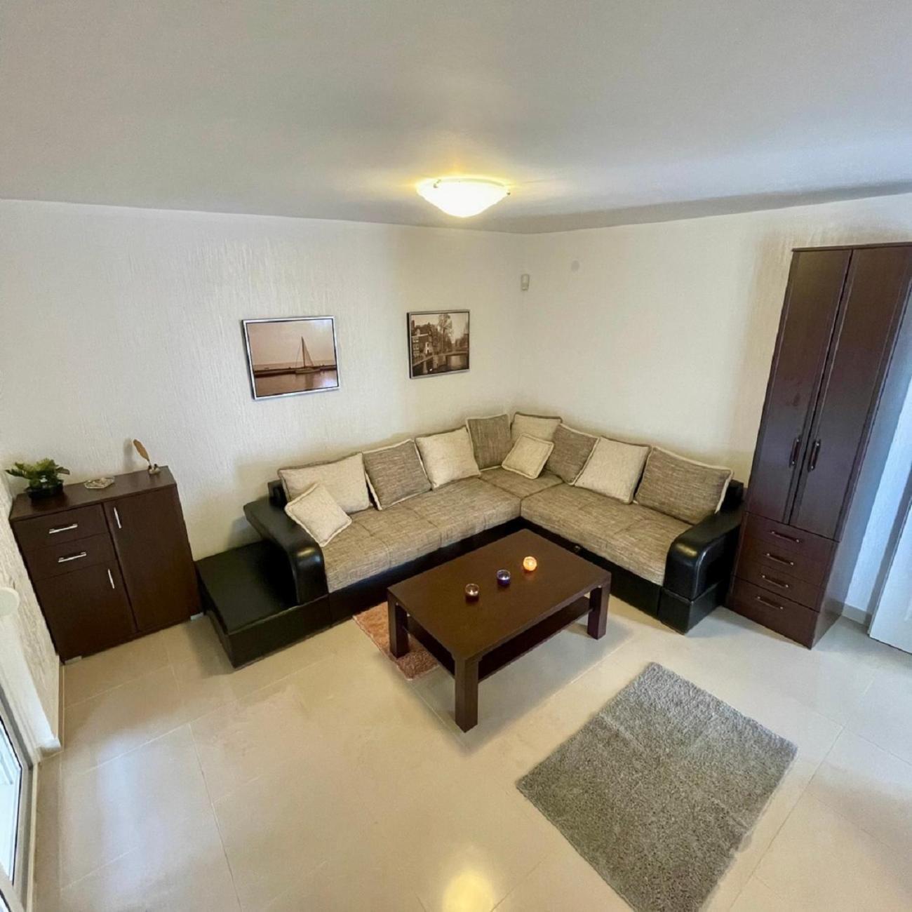 Family House With Pool & Sea View Aparthotel Bijela Bagian luar foto