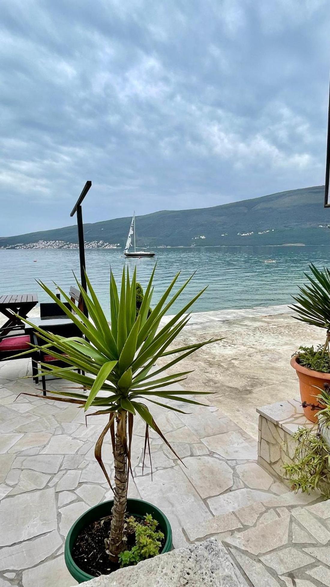Family House With Pool & Sea View Aparthotel Bijela Bagian luar foto