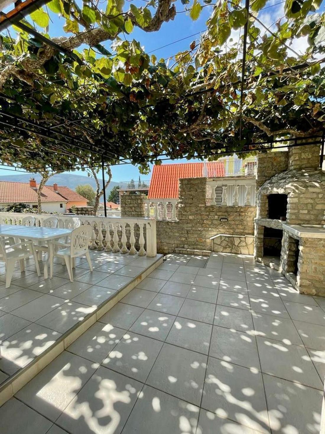 Family House With Pool & Sea View Aparthotel Bijela Bagian luar foto