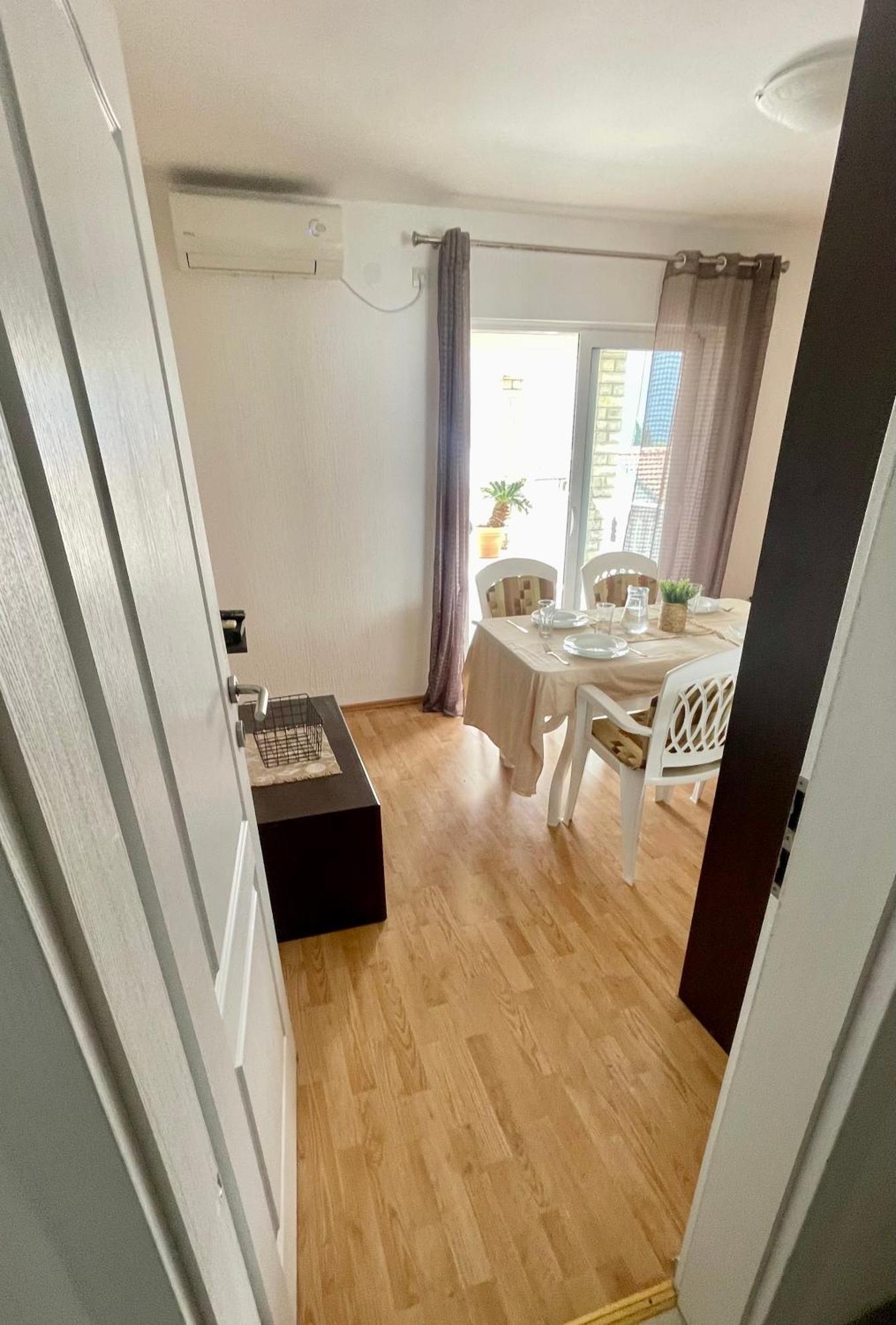 Family House With Pool & Sea View Aparthotel Bijela Bagian luar foto