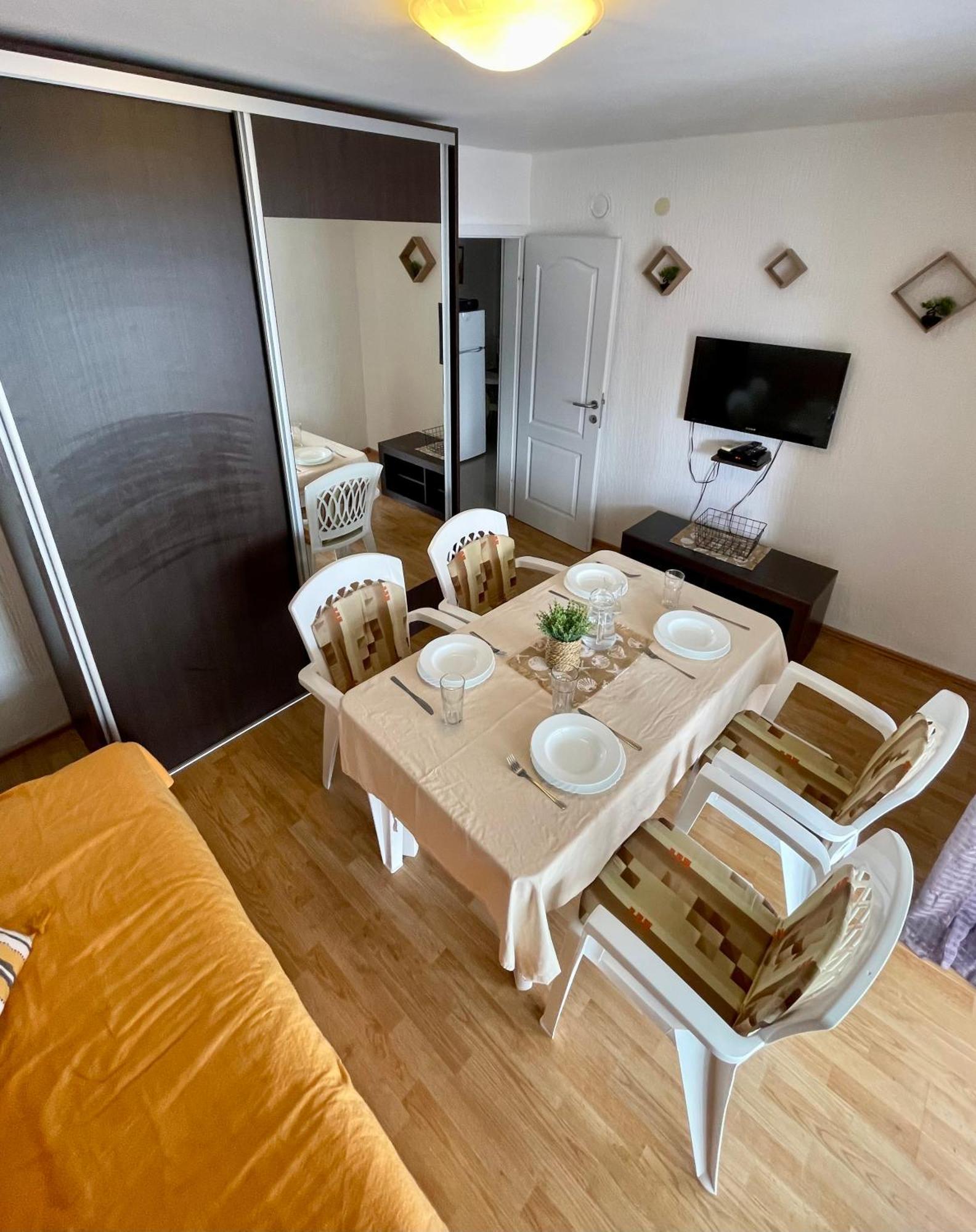 Family House With Pool & Sea View Aparthotel Bijela Bagian luar foto